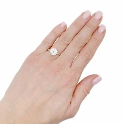 Bague solitaire diamant.