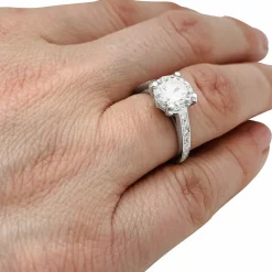 Bague solitaire diamant 2,02 carats en platine.