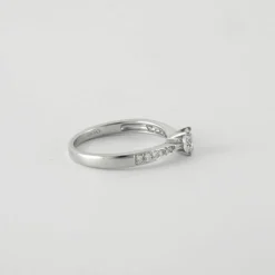 Bague Solitaire diamant épaulé