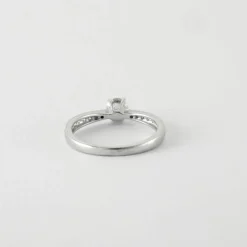 Bague Solitaire diamant épaulé