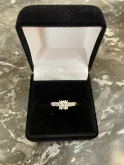 Bague Solitaire Diamants 0.50 Carats Or Gris 14 Carats
