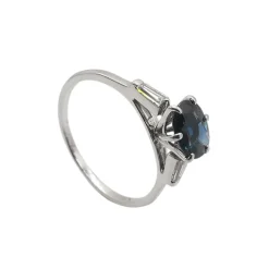 Bague solitaire en or avec saphir & diamants