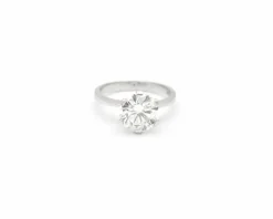 Bague solitaire en or blanc avec diamant
