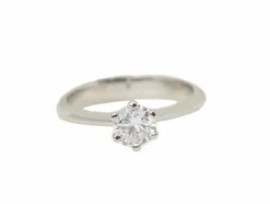 Bague solitaire en or blanc et diamant 0.53ct