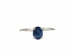 Bague solitaire en or blanc et saphir ovale