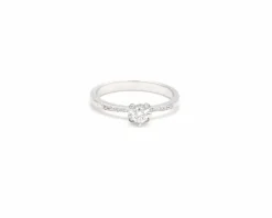 Bague solitaire en or blanc avec pavé sur la tige