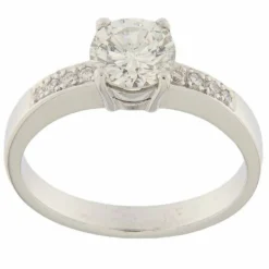 Bague solitaire en or blanc avec diamant