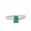 Bague solitaire en or blanc, émeraude et diamants