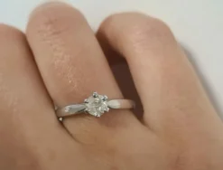 Bague solitaire en Or Blanc, diamants
