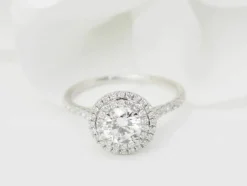 Bague solitaire en or blanc et diamants 0.72ct