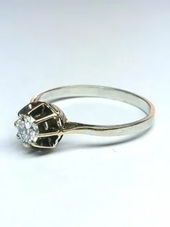 Bague solitaire en or blanc 18 carats et diamant 0.50 carats