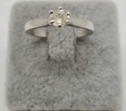 Bague solitaire en Or Blanc, diamants
