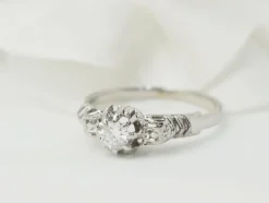 Bague solitaire en or blanc et platine, diamant 0,23ct