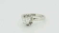 Bague solitaire en or blanc et diamant