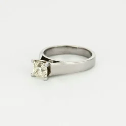 Bague solitaire en Or blanc Diamant Coussin