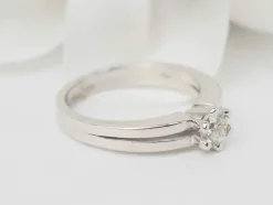 Bague Solitaire en or blanc et diamant 0.45ct