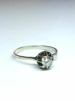 Bague solitaire en or blanc 18 carats et diamant 0.50 carats