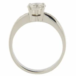 Bague solitaire en or blanc avec diamant