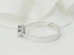 Bague solitaire en or blanc et diamants 0.16ct