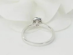 Bague solitaire en or blanc et diamants 0.15ct