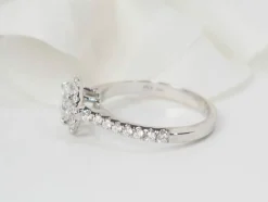 Bague solitaire en or blanc et diamants 0.82ct