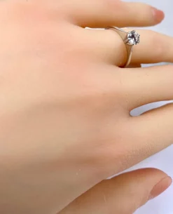 Bague solitaire en or blanc et diamant