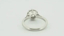 Bague solitaire en or blanc et diamant