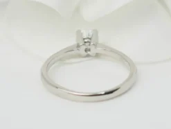 Bague solitaire en or blanc et diamant 0.51ct