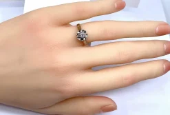 Bague solitaire en or blanc 18 carats et diamant 0,10 carat