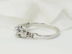 Bague solitaire en or blanc et platine, diamant 0,23ct