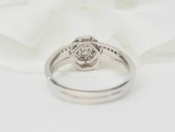Bague solitaire en or blanc et diamants 0.66ct