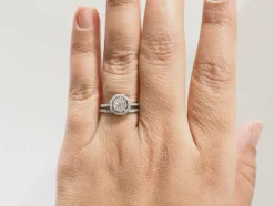 Bague solitaire en or blanc et diamants 0.66ct