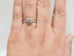 Bague solitaire en or blanc et diamant