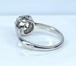 Bague solitaire en or et platine, diamant