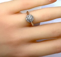 Bague solitaire en or et platine, diamant