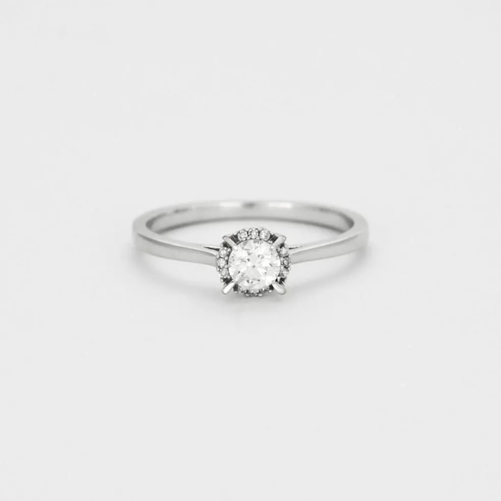 Bague solitaire en or gris et diamant
