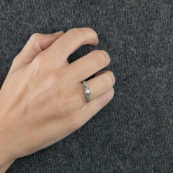 Bague solitaire en or gris