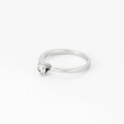 Bague solitaire en or gris et diamant