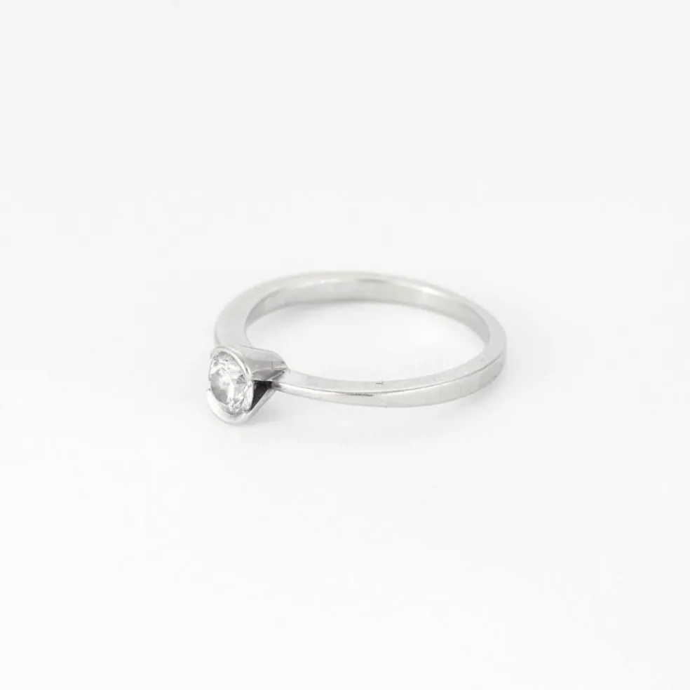 Bague solitaire en or gris et diamant