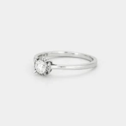 Bague solitaire en or gris et diamant