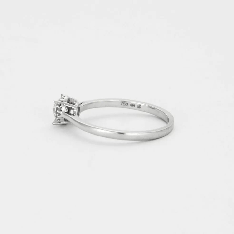 Bague solitaire en or gris et diamant