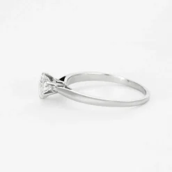 Bague solitaire en or gris et diamant