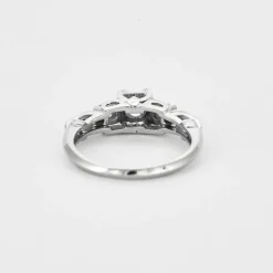 Bague solitaire en or gris