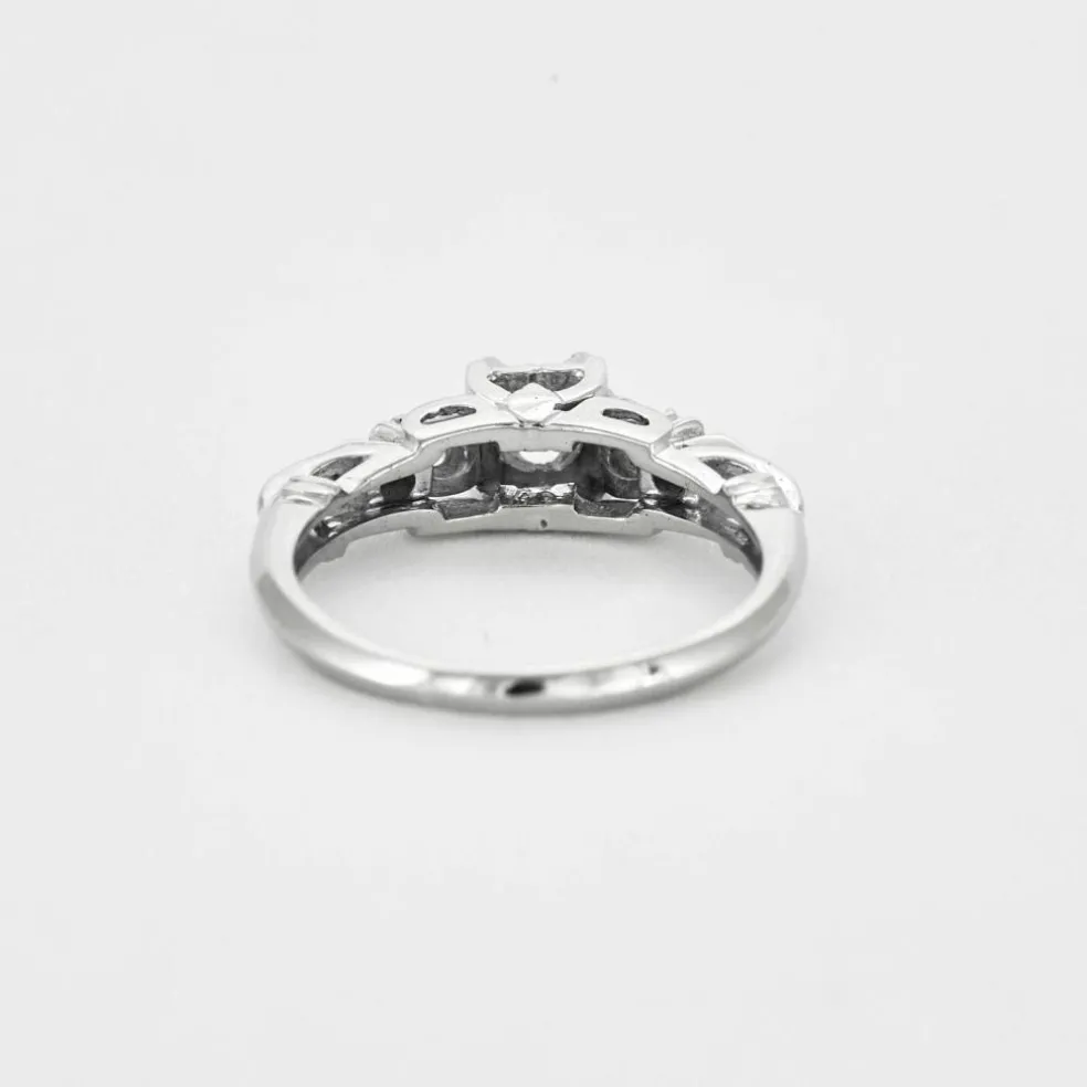 Bague solitaire en or gris