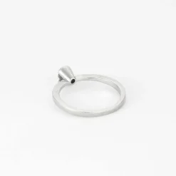 Bague solitaire en or gris et diamant