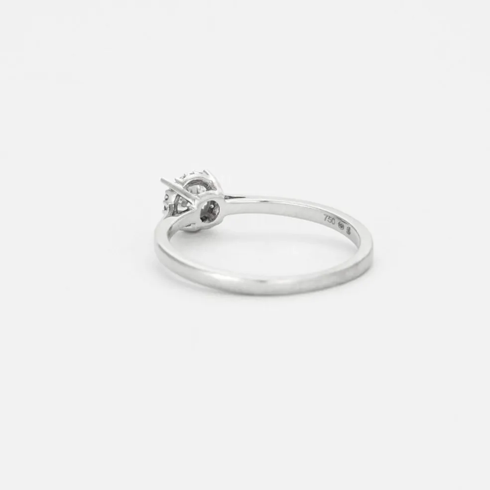 Bague solitaire en or gris et diamant