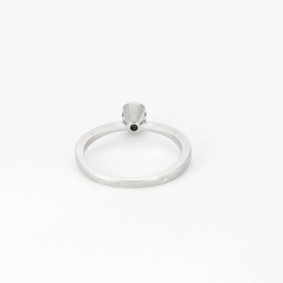 Bague solitaire en or gris et diamant