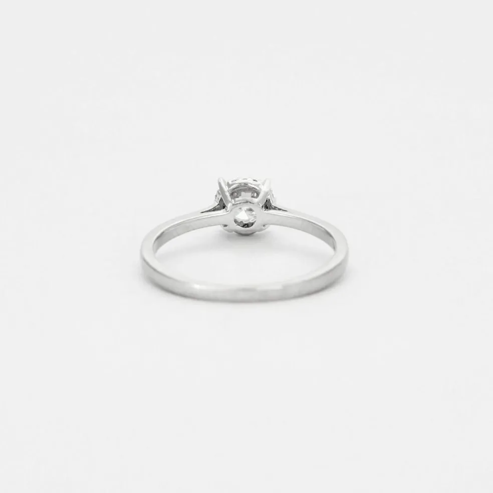 Bague solitaire en or gris et diamant