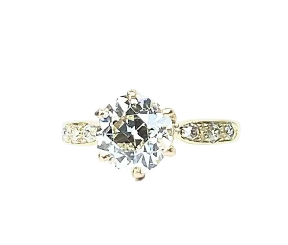 Bague solitaire en or jaune orné d’un diamant 2,67 carats