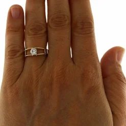 Bague solitaire en or jaune avec diamant taille brillant de 0,52 ct certifié HRD